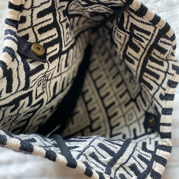 NWOT Black and Cream Fall Patterned Tote Bag - Picture 2 of 7